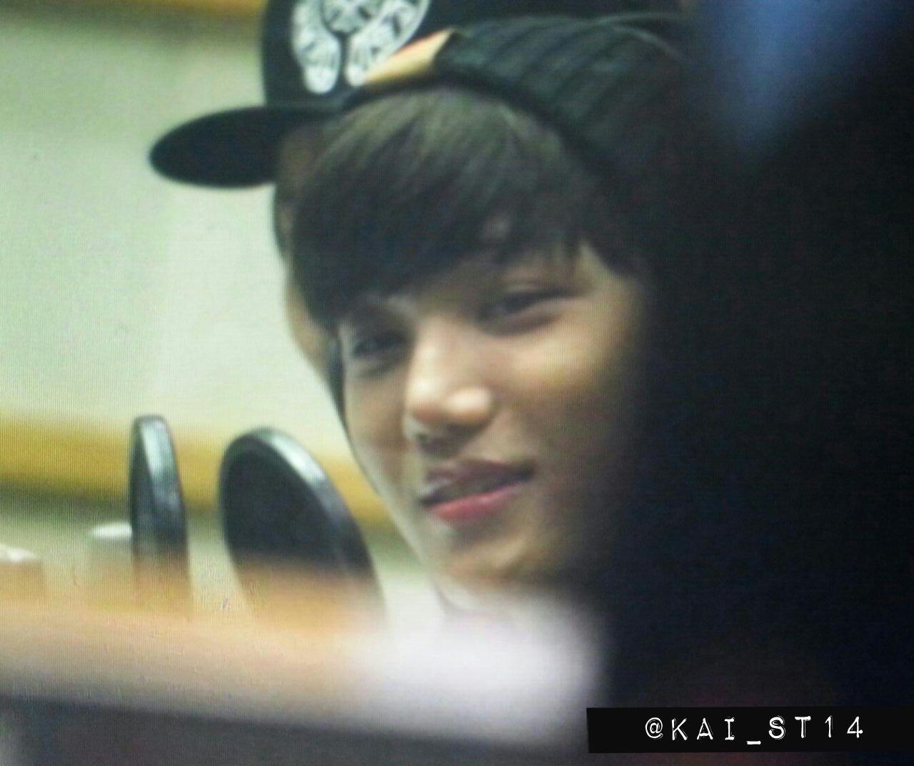 BdjFKlvCQAIb7kA.jpg:large