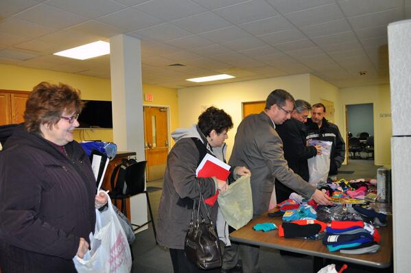 Valleyuw's tweet image. Thank you Sikorsky Retirees – Teamsters Local 1150 Retiree Chapter for all the hats, gloves and mittens for the needy