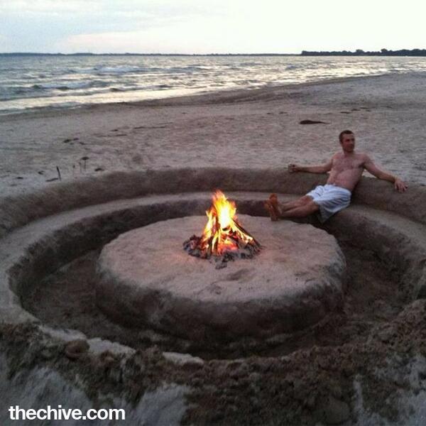 ThreeUK's tweet photo. Alternative resolutions; No.1: Build more cool stuff out of sand :-) #KeepOnInternetting http://t.co/1YGxuBhJ3T