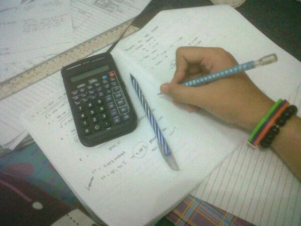 LizhaWidya's tweet image. Still fighting.. #Hoams #FinalWork #00.33WIB ♥