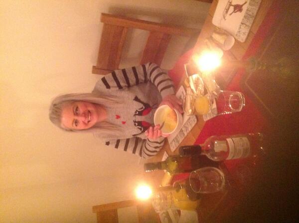 And the winner of a free cookery lesson <a href="/FiestadelAsado/">Fiesta del Asado ☀️</a> is Emma <a href="/powie82/">Emma</a> for her home-made Xmas Apple Pie &amp; custard!