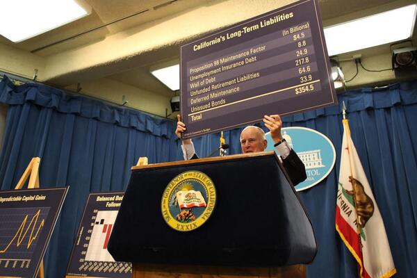 CapRadioNews's tweet image. .@JerryBrownGov on state's long-term liabilities: bit.ly/1e6bUQa #CaBudget MORE: bit.ly/1dyTd3Z