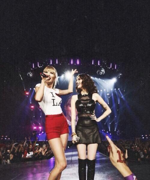 ShiryneEl's tweet image. Cher et Taylor au Le 19 aout 2013. Trop belles *-*