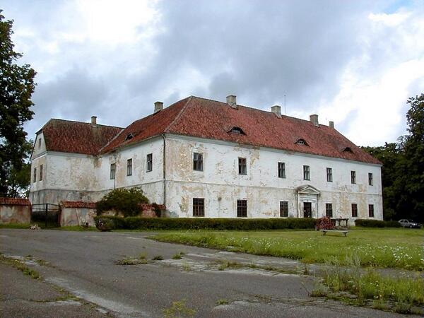 castle_pics's tweet photo. Nurmuiža Castle, Latvia. #latvia #Castle #casltepics http://t.co/aQGYPwA0XW