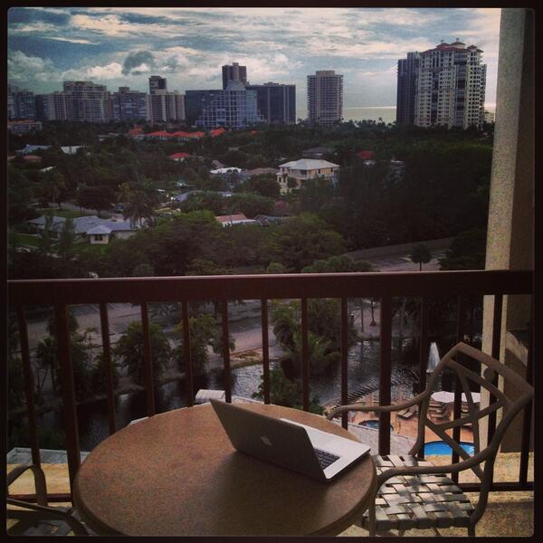 Remote_Office's tweet image. Afternoon in Naples #remoteoffice