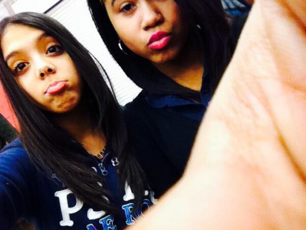 franchescaMart's tweet photo. 😍💕Awee Wiith My Bitch In lunch LoVe You My Love Muazz 💕💌 http://t.co/7UI0qTZKXm