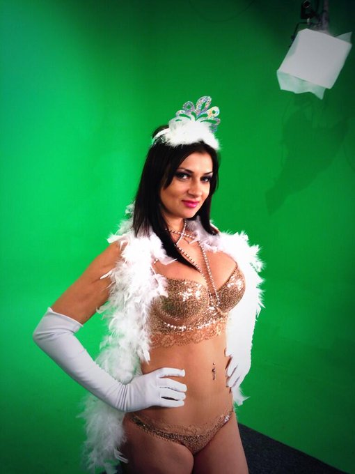 Don't miss the Naked Weather Forecast tonight, Vegas style! Only on @nakednews http://t.co/qjdXWD0WG<a href="/tag/bellletstaik"class="tags"><span>#bellletstaik</span></a>