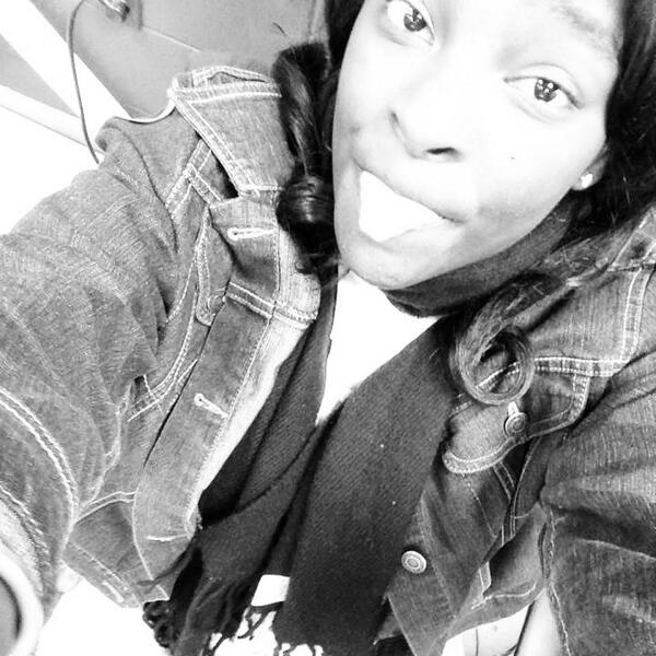 Orlandriaa_'s tweet photo. Lil school girl lol http://t.co/8cVJq20xfI