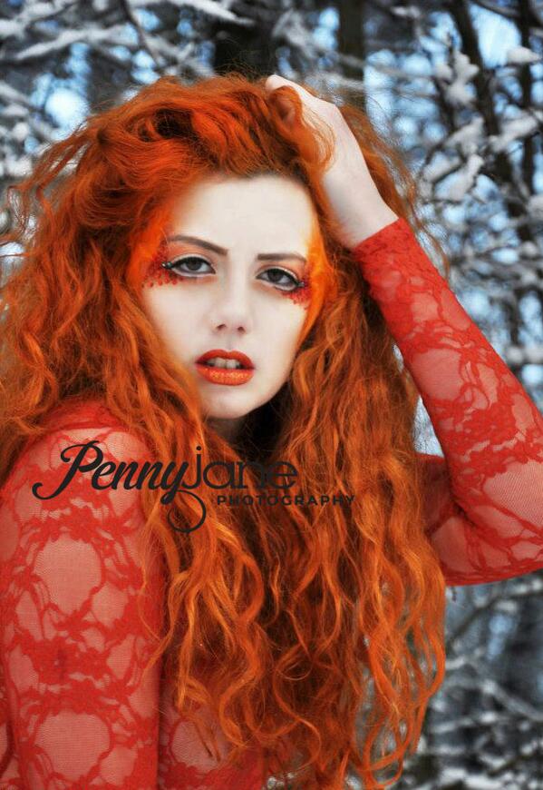 PennyJanePhotos's tweet photo. one of my favourite photos that i have ever done with @JosephineBirket #photography #makeup #creative #feathers #love http://t.co/VCWU3p3OFM