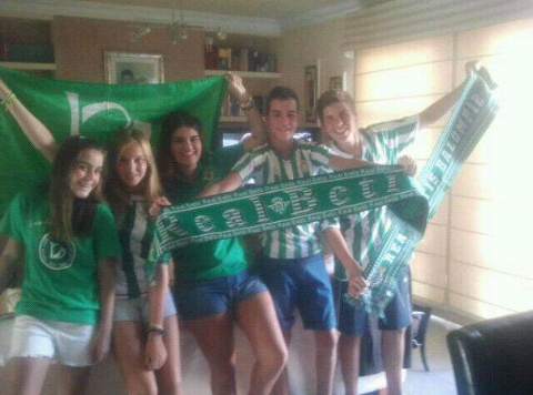 CosanoDelia's tweet photo. Recordando momentos que hay que repetir @_Paaaulaaa @sandraguaded @aguaded85 @CosanoEdu http://t.co/hvaWMGI6PI