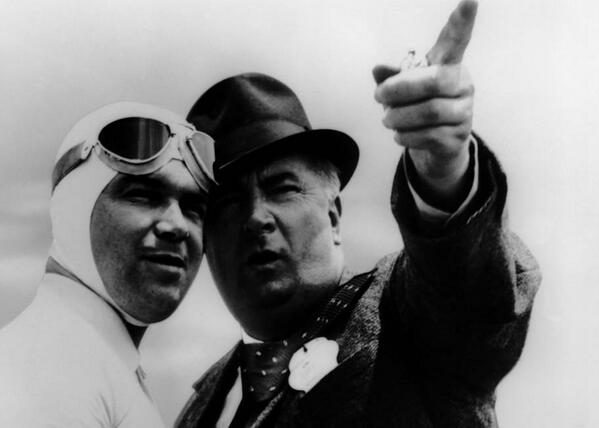 asicjk's tweet photo. straight ahead!
#RudolfCaracciola #AlfredNeubauer #MercedesBenz #GrandPrix http://t.co/VZLHvQmx16