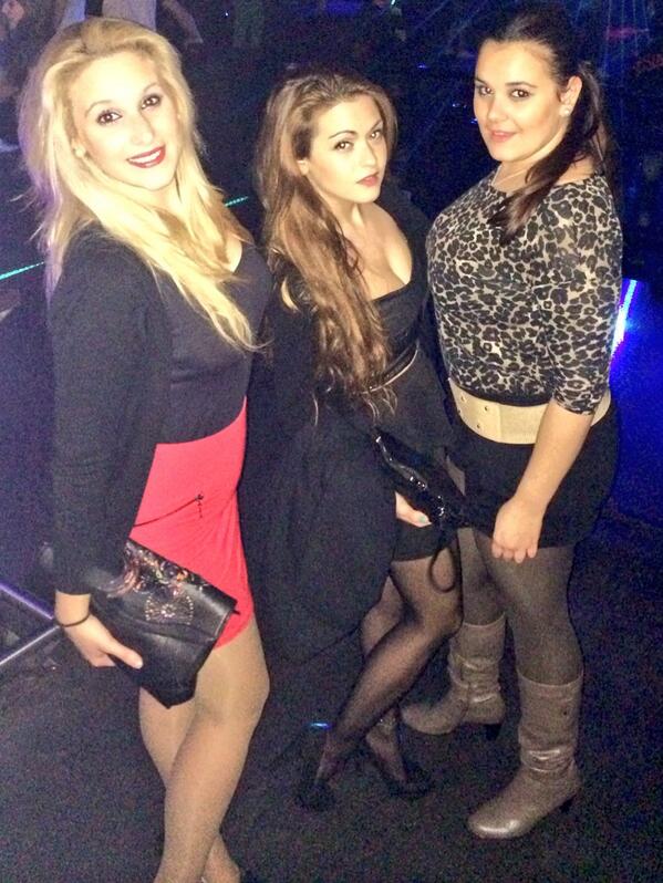 arancha_fcb's tweet photo. Noche de recuerdos con @SayAlba y @LauraRaigal http://t.co/f3fWkV6Kb2