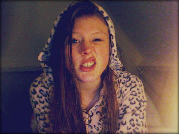 lisannesart's tweet photo. chillin' in ma #onesie ! http://t.co/AjLa4qRfnz