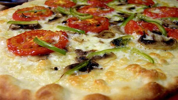 mashable's tweet image. In 4 months, Pizza Hut sold $1 million in pies through its Xbox 360 app. on.mash.to/1cHjgs0