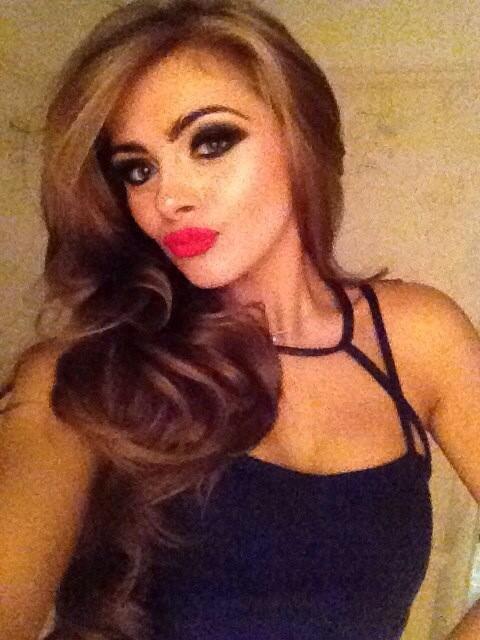 makeupbysj's tweet image. Full black smokes and red lips💗