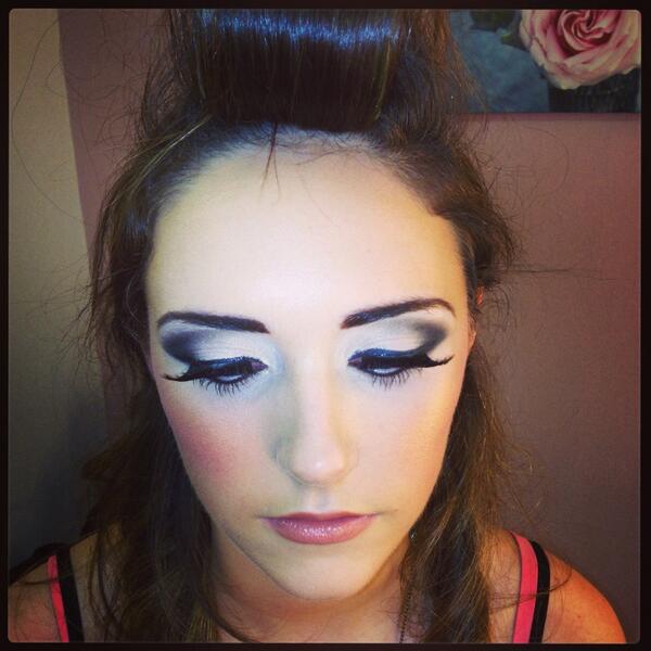 makeupbysj's tweet image. Appointments available for the weekend ladies💄💗