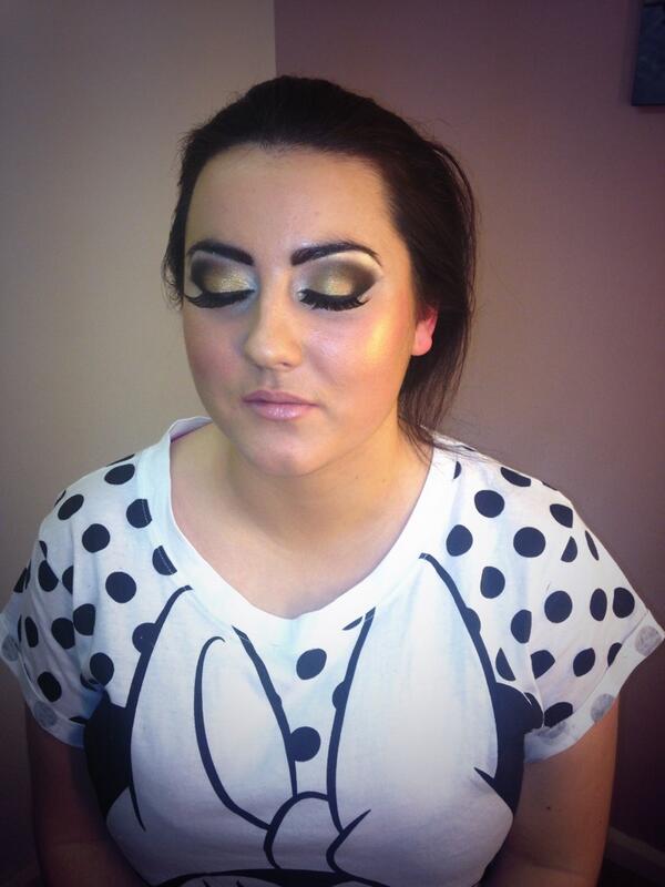 makeupbysj's tweet image. Black and gold smokes👌