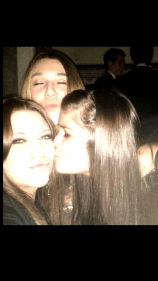 MiriamLvl's tweet photo. Mis niñas @miriaam_av @mt_weed las necesito aqui a mi lado http://t.co/g2tubfo28y