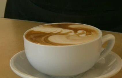 ABC7NY's tweet photo. COFFEE LOVERS: Does drinking #coffee cause dehydration? @DrSapnaABC7 has the answer!  http://t.co/3YZqVxx2ln http://t.co/JpyHK6KHDe
