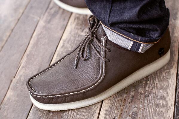 FNGmagazine's tweet image. [#sorap] @MFDOOM x @clarksoriginals Wallabee Doom fngmagazine.com/2014/01/doom-x…