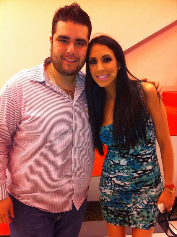 alejandromarisc's tweet photo. Con @cynthia_uriastv  a punto de entrar a @PalaBandaNS http://t.co/lZSNVvBqdY