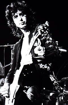 carlanis_'s tweet photo. “@EfemerideDelDia: #UnDiaComoHoy de 1944 nace Jimmy Page, guitarrista británico, de la banda Led Zeppelin. http://t.co/zaB8xeBBSU” @VannSCh