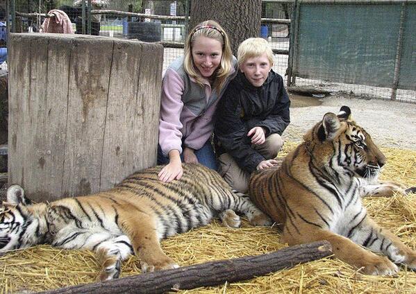 Нужны ли зоопарки. Контактный зоопарк с тиграми. Погладить тигра. Контактный зоопарк с тигрятами в Москве. Зоопарк Буэнос-Айреса.