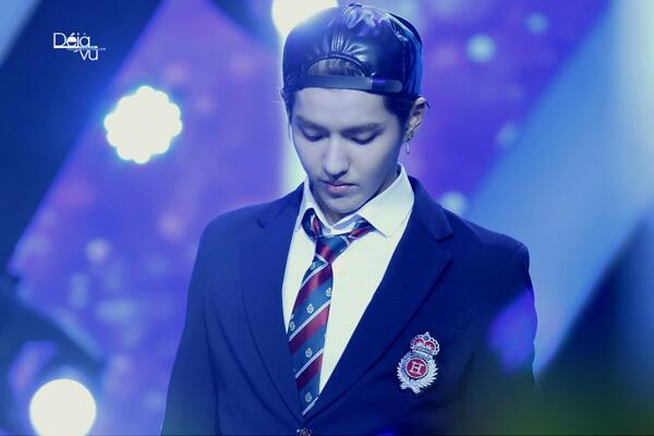 Deja_vu1106's tweet photo. 『Déjà vu 』140108 Hubei Spring Festival #吴亦凡# #Kris#   http://t.co/9zyF2xVJEo http://t.co/sBCzIWW4EE