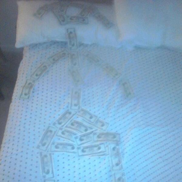 Bwildn's tweet image. Making 💕❤💕 to the money swear the sex great I kick them hoes out and let the money 💰stay @gucci1017 voice #tipout