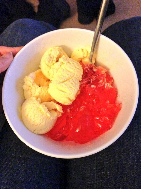 amberjaysagar's tweet photo. Jelly and ice cream for breakfast #becauseican http://t.co/Y144CP2KkM