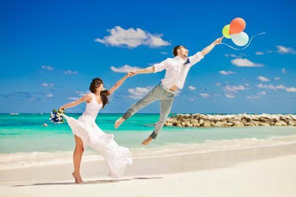 WhiteAzalea_com's tweet photo. Soooo creative wedding photo, LIKE? http://t.co/QBycf8wqgr