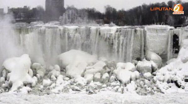 [VIDEO] Suhu Dingin Ekstrem AS, Air Terjun Niagara Membeku bit.ly/1gnUJJp