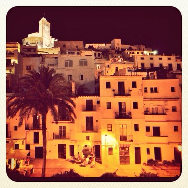 IBZLOVERESPECT's tweet photo. Dalt Vila ...🚶 http://t.co/bt1UvqvC0L