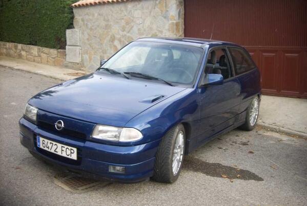 CochesRacingGZ's tweet photo. OPEL ASTRA GSI http://t.co/OJUfUrvtu2