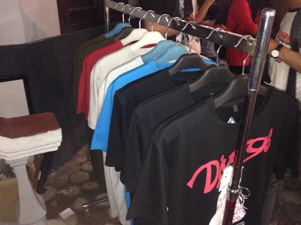 Lagi promo <a href="/DivergeName/">DIVERGE NAME CLOTH</a> hanya dengan membawa 65rb bisa dapetin kaos yang kece #Acreatorsproject