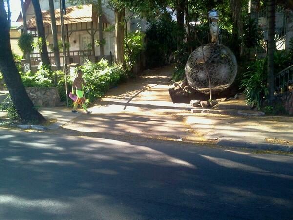 adrietchevert's tweet photo. meanwhile in Asunción... @Elgroseroese @mikeotr @SanTula @natycabarcos http://t.co/y5NVSBk6mx