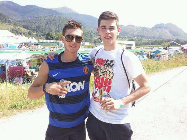 aroco11's tweet photo. Hoy toca felicitar a un amigo que desde pequeños a estado ai, espero que cumplas muxos mas @Jorgecordoba_8 http://t.co/s6fRDi39zC