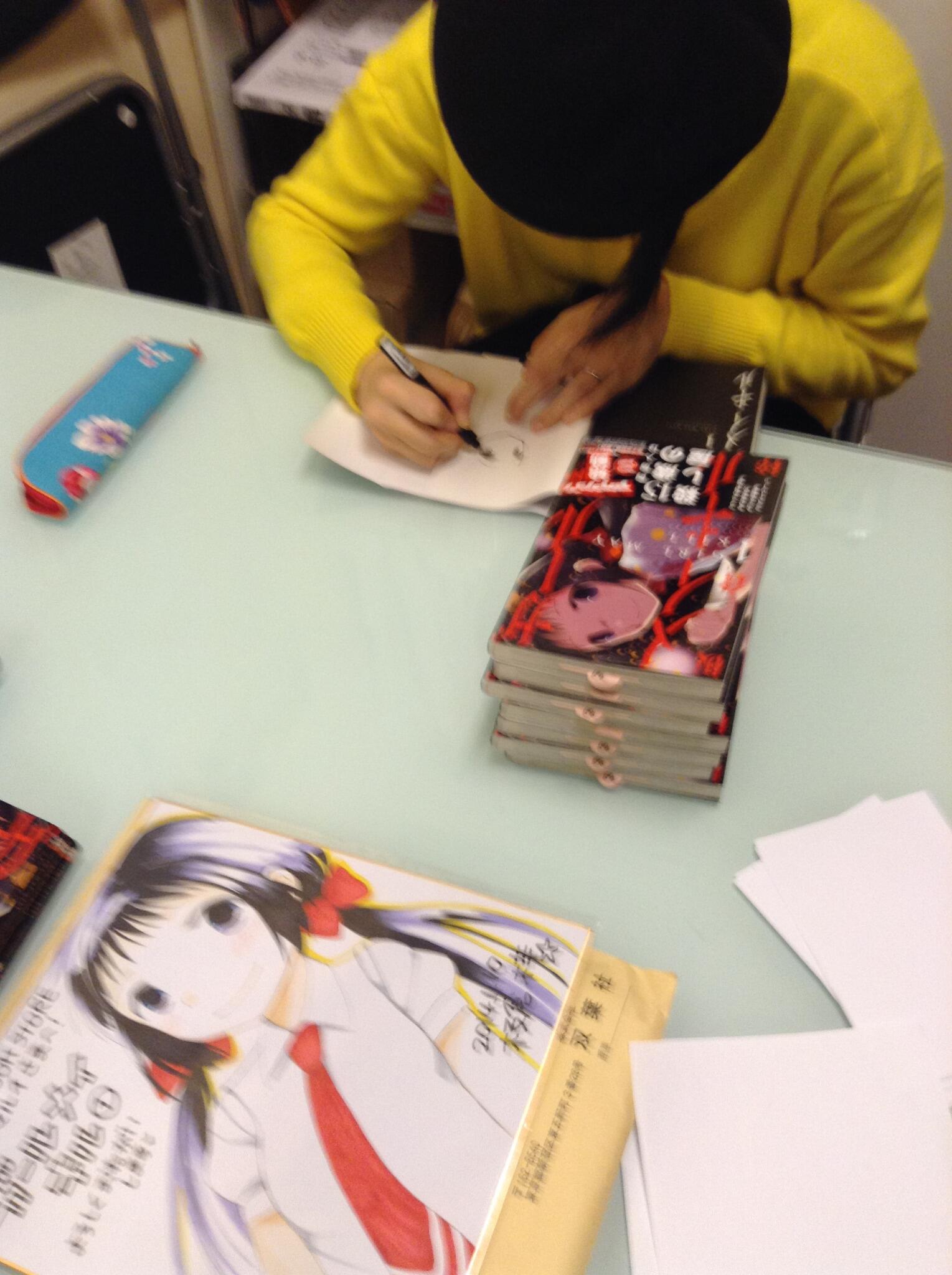 月刊アクション編集部 そして一日の最後は神保町の書泉ブックマートさまでアクション仮面とイベントでした 板倉梓先生は ガールメイキル 1巻発売記念で即席サイン会となりました ご来店くださったみなさん ありがとうございました Http T Co