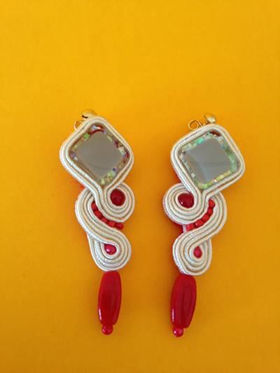 DOriArte's tweet photo. #EarringsHandmade love this colours #soutache #jewelry #gold #buttons http://t.co/tAPprPJMND