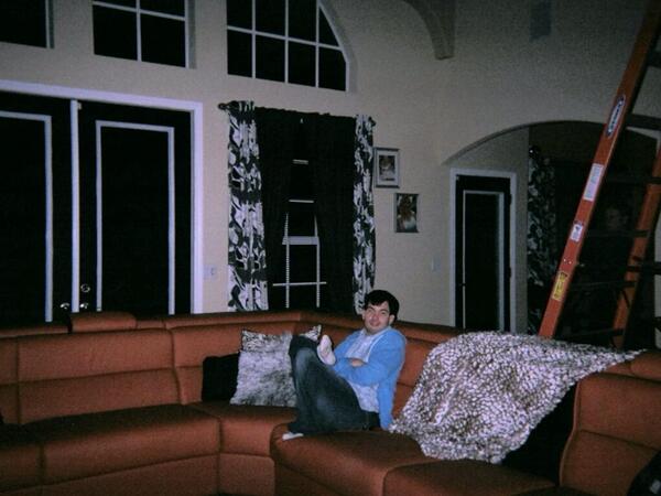ImagenesHorror's tweet photo. -hijo ya vete a dormir ya es muy noche no te da miedo?
-má ya estoy grande ya no me asusto #frasescelebresdemimama http://t.co/1eP592n103