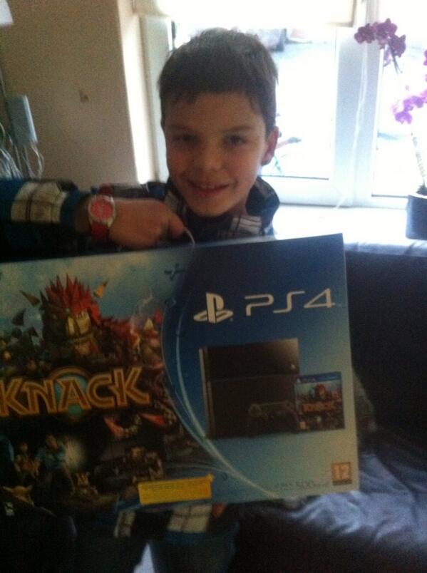 jaymzter's tweet photo. Jeeaaaahhh HIJ IS BINNEN !!!

#PS4 http://t.co/90ujOXScOV