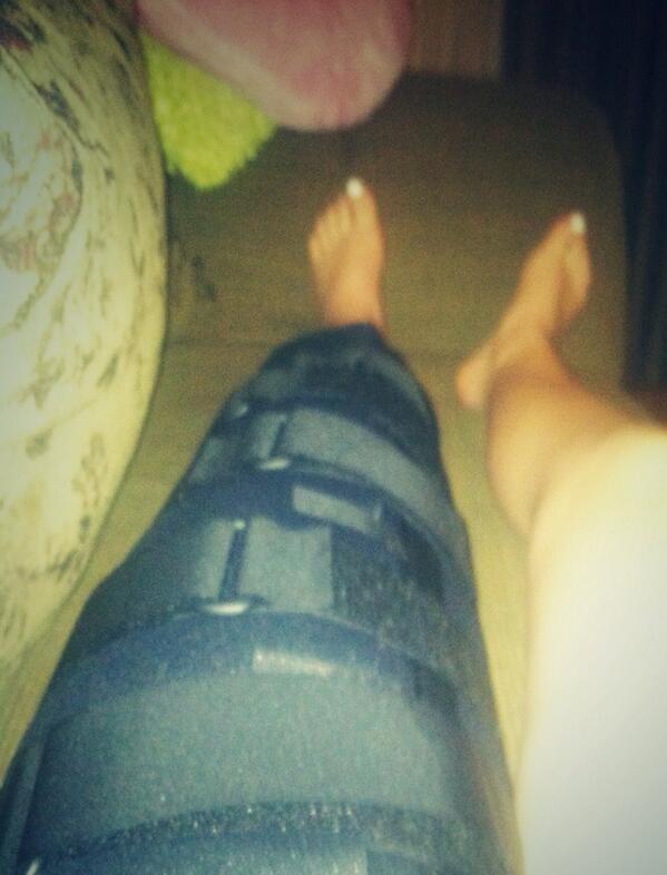 3rdMomentOffic's tweet photo. My tendon is ripping from my bone and it's painful but I'll be okay.. -XxShelbyxX http://t.co/gXKK9MZurc