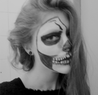 lisannesart's tweet photo. Am I #creeping you out? #skeletonface #painting http://t.co/jkTP2fwWot