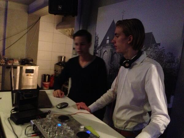 Nieuwjaarsborrel bij sablones! Dj R&amp;P zetten de tent op z'n kop!