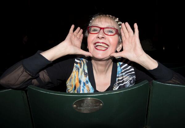 RT <a href="/ExperienceNotts/">Experience Notts</a>: Nottingham's Su Pollard who has had a seat named after her <a href="/RoyalNottingham/">TRCH</a>  Queen of #Nottingham