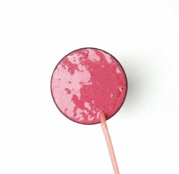 Odacite's tweet photo. Strawberry Banana Smoothie, so simple and so SO good... http://t.co/YMV32mKj2c