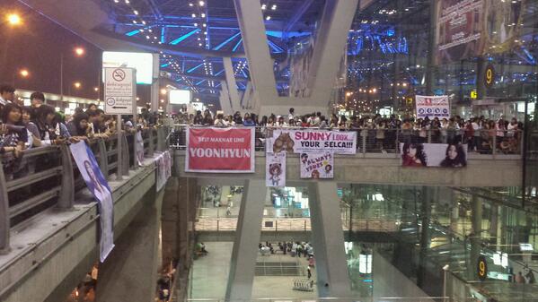 tieuzit's tweet photo. Nice banners at the airport http://t.co/4Ff4bBKlzH