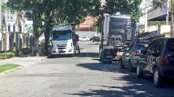 plantao190's tweet photo. Cade a Setran essas horas http://t.co/8ZvSiPqOQv