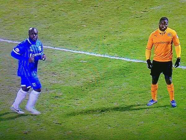 voetbalzonenl's tweet photo. Voetballers of toch bodybuilders? Adebayo Akinfenwa en George Elokobi in één shot: imponerend! http://t.co/9qwcBp2i94