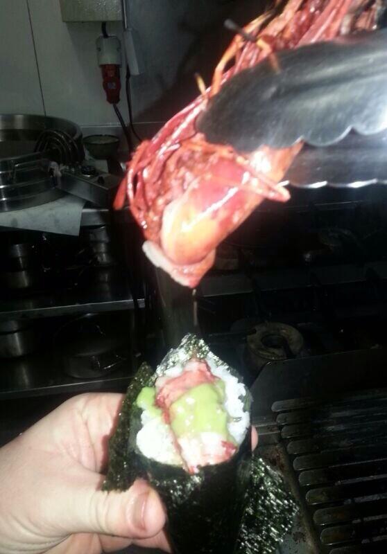 cheffbeluga's tweet photo. Carabinero en 2 servicios...@JaviSentidos @adrianamp4 @PakitoAmate @Tenacitas81 @muoho @migfish30 @elchefdelbar http://t.co/3mlcMmIMr7